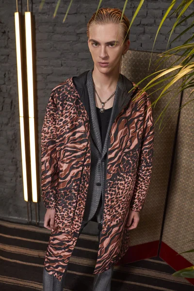Look 22